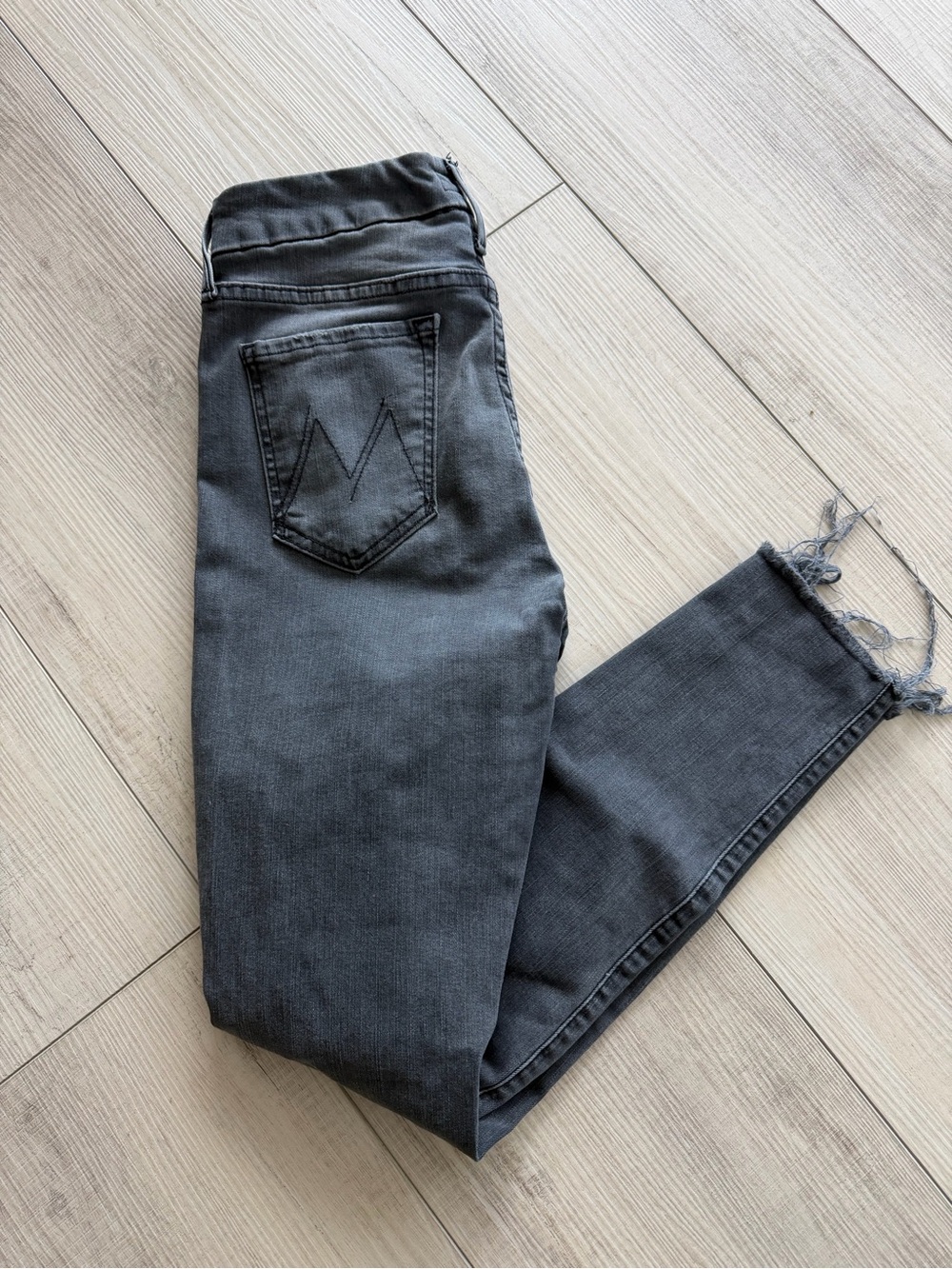 MOTHER Women's Ankle Crop Jeans in Washed Black